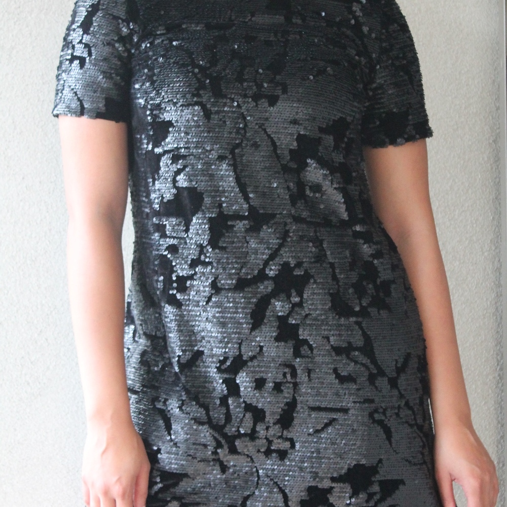 DRESSES - Picture 3 of 3